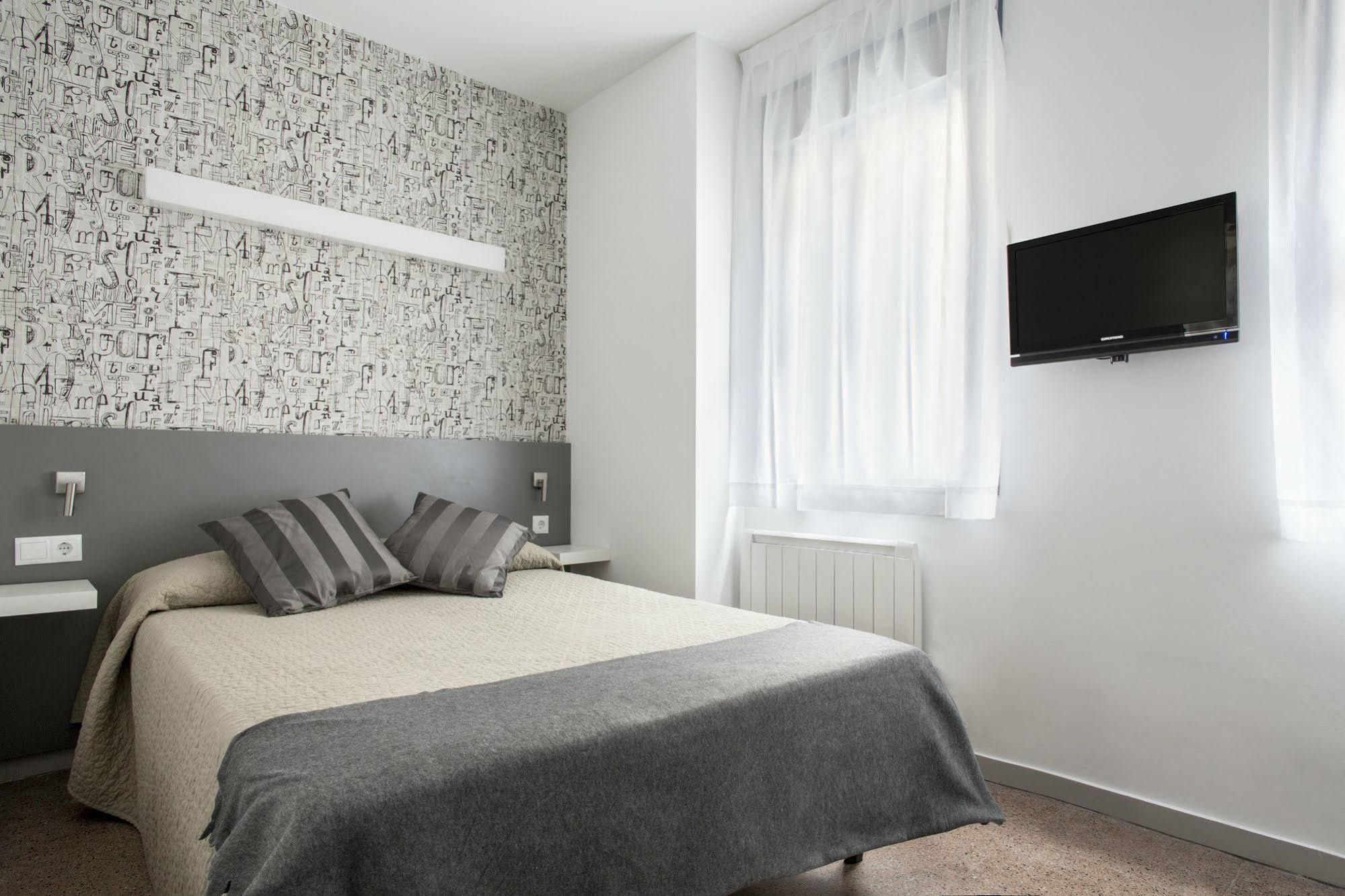 Residencia Universitaria Resa Blas De Otero Apartment *